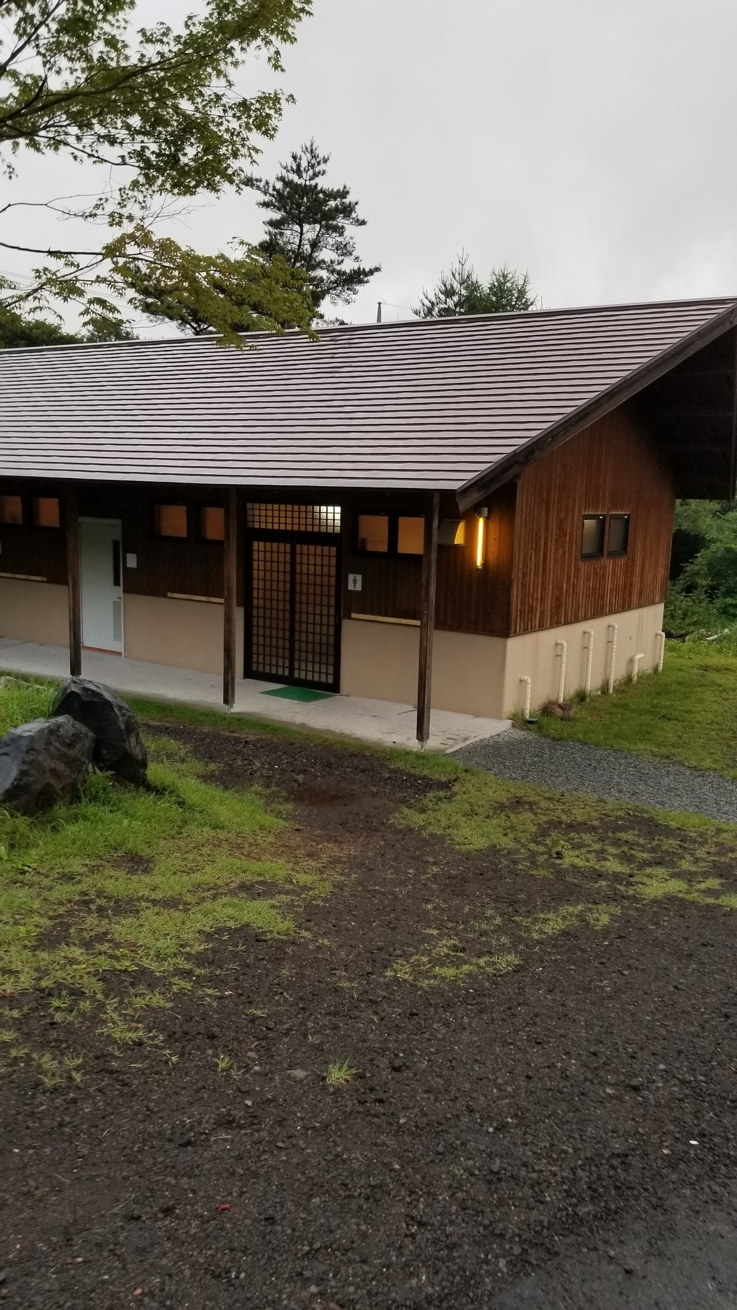 浅間園オートキャンプ場のサニタリー棟（2019年当時）
