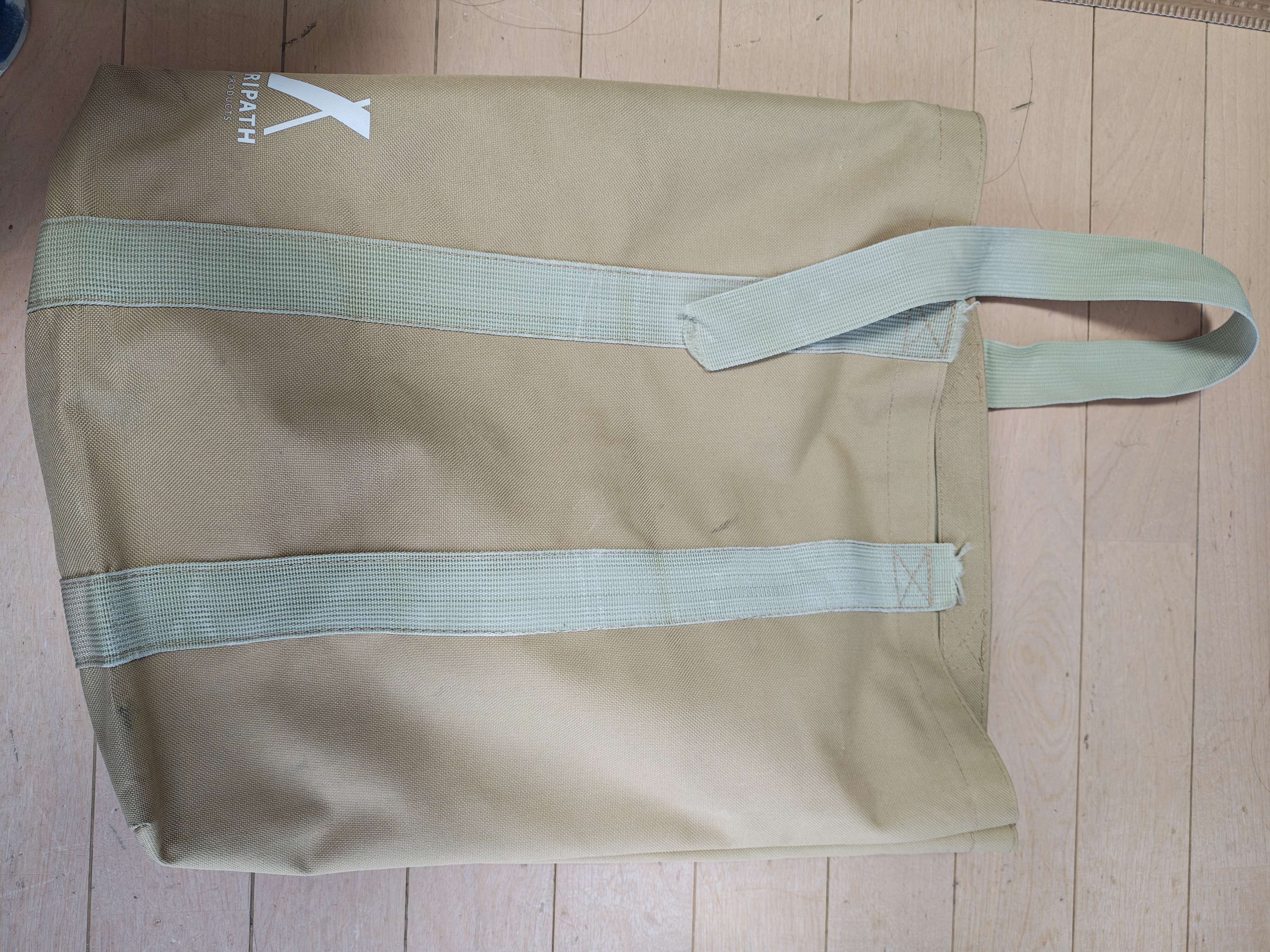 TRIPATH M TOTE 6年使用で取っ手が経年劣化で破損