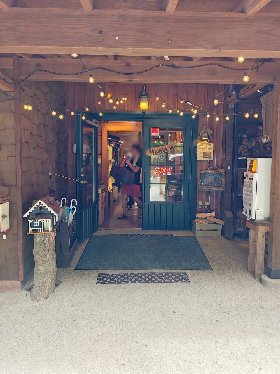 キャンプアンドキャビンズ那須のセンターハウス売店