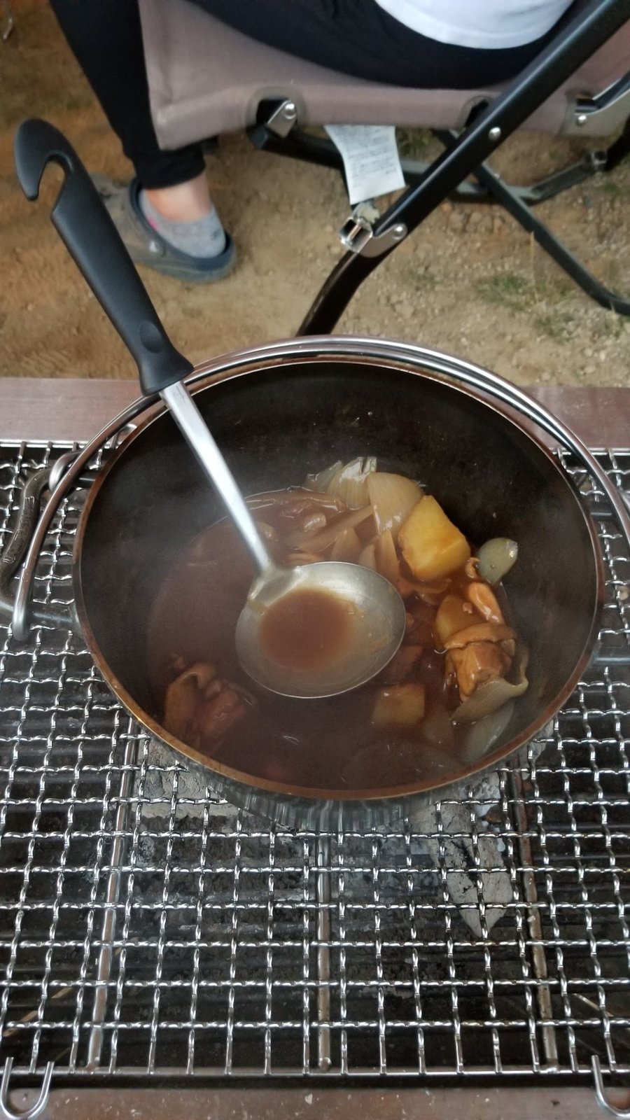 ダッチオーブンで作ったキャンプカレー